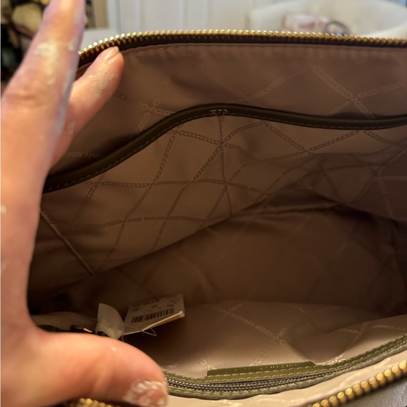 New - Picture 4 of 6